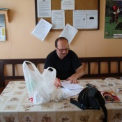 Robert účtuje